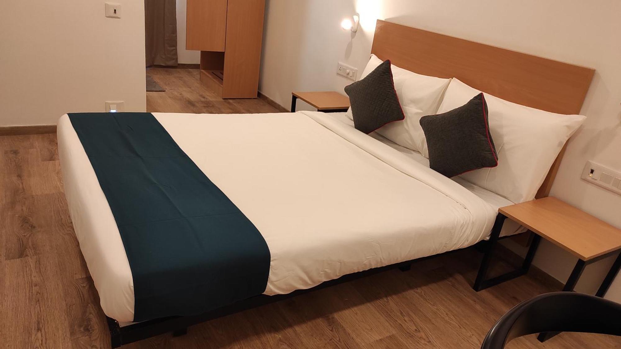 Crayons Hotel Τσενάι Εξωτερικό φωτογραφία