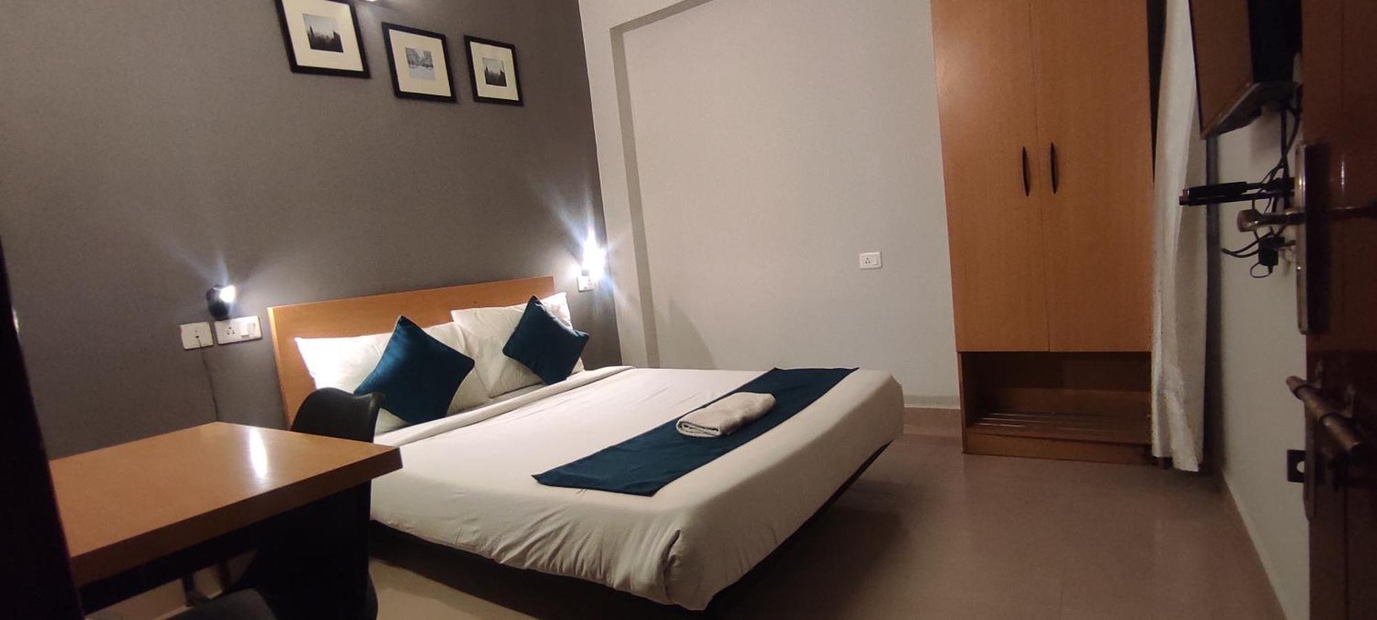 Crayons Hotel Τσενάι Εξωτερικό φωτογραφία
